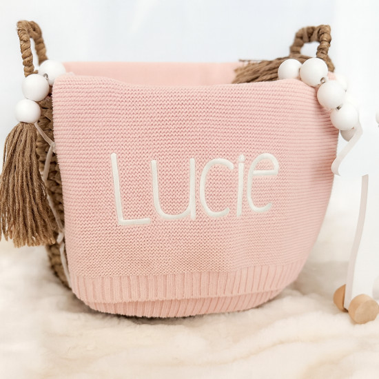 Vyšívaná deka se jménem